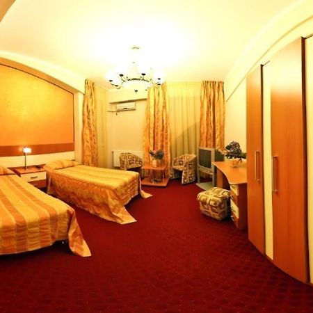 Hotel Andre'S Craiova Esterno foto