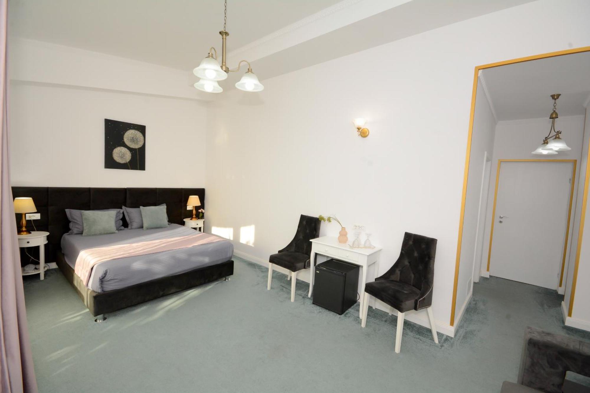 Hotel Andre'S Craiova Esterno foto