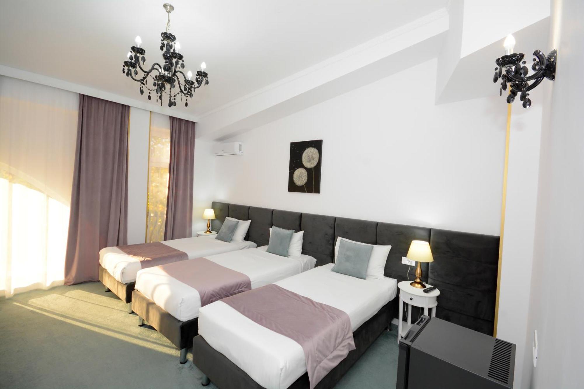Hotel Andre'S Craiova Esterno foto