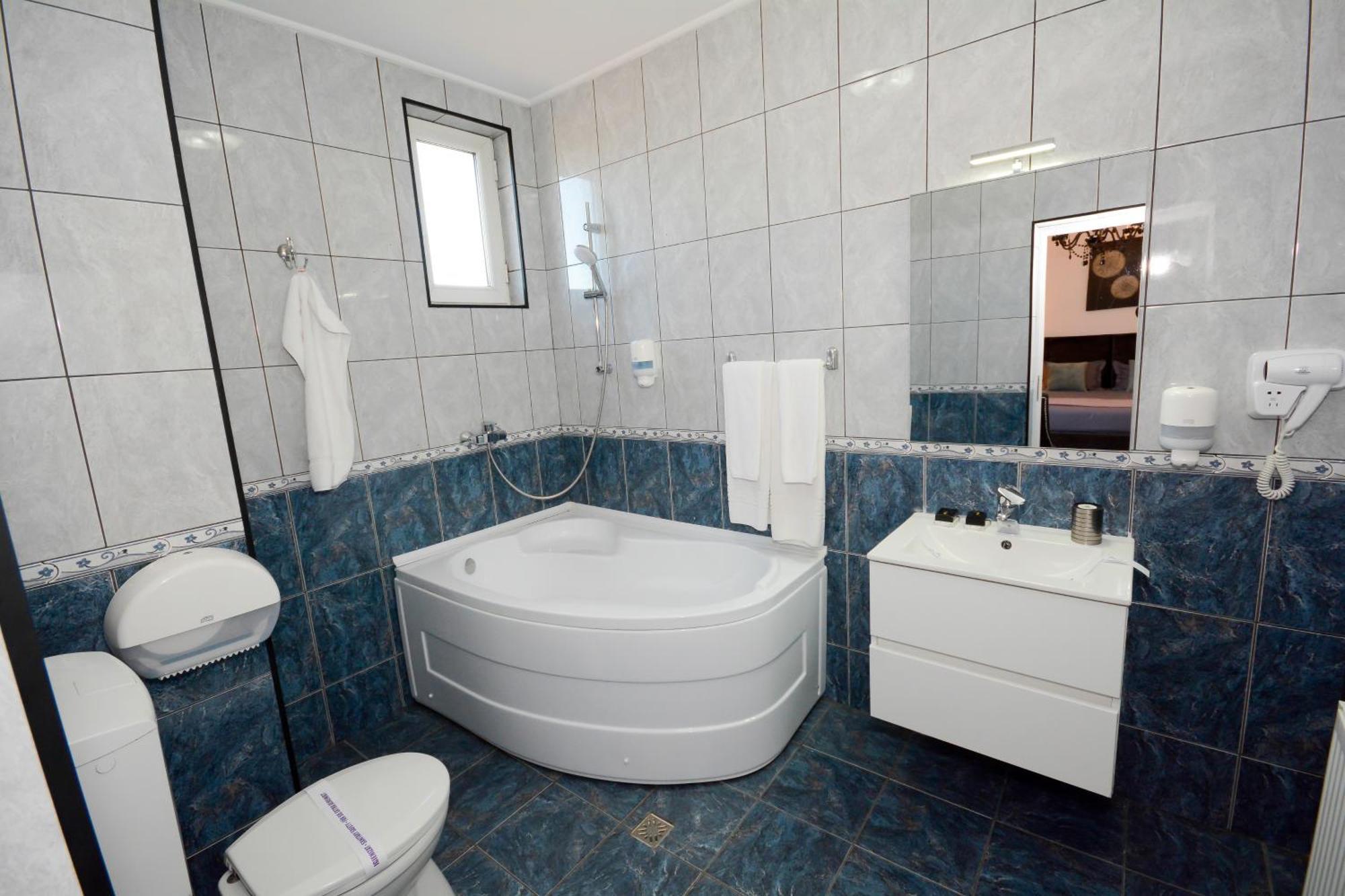 Hotel Andre'S Craiova Esterno foto