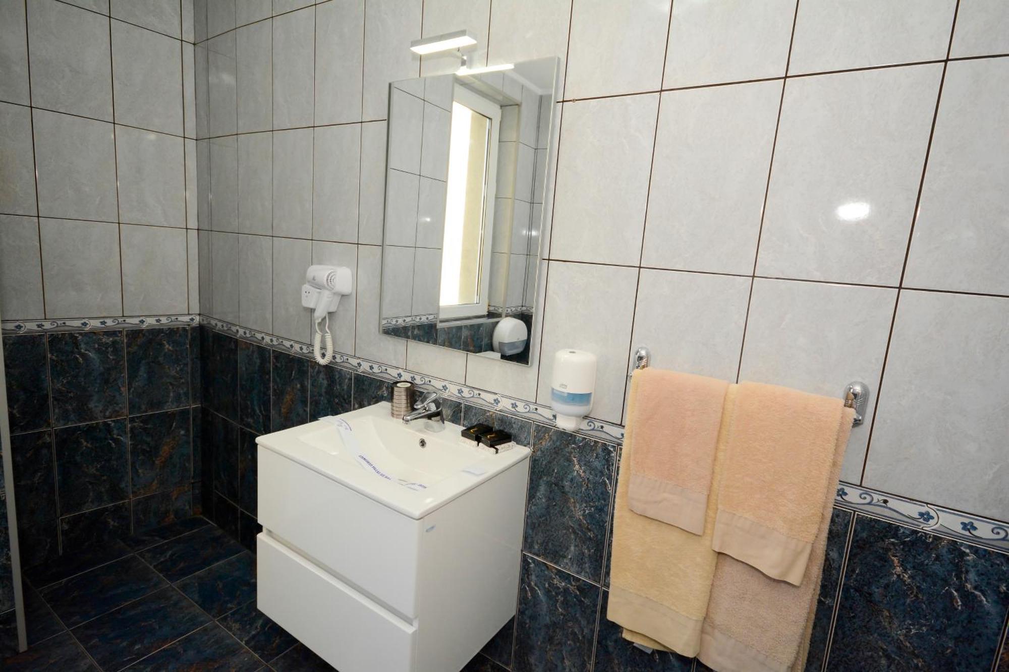 Hotel Andre'S Craiova Esterno foto