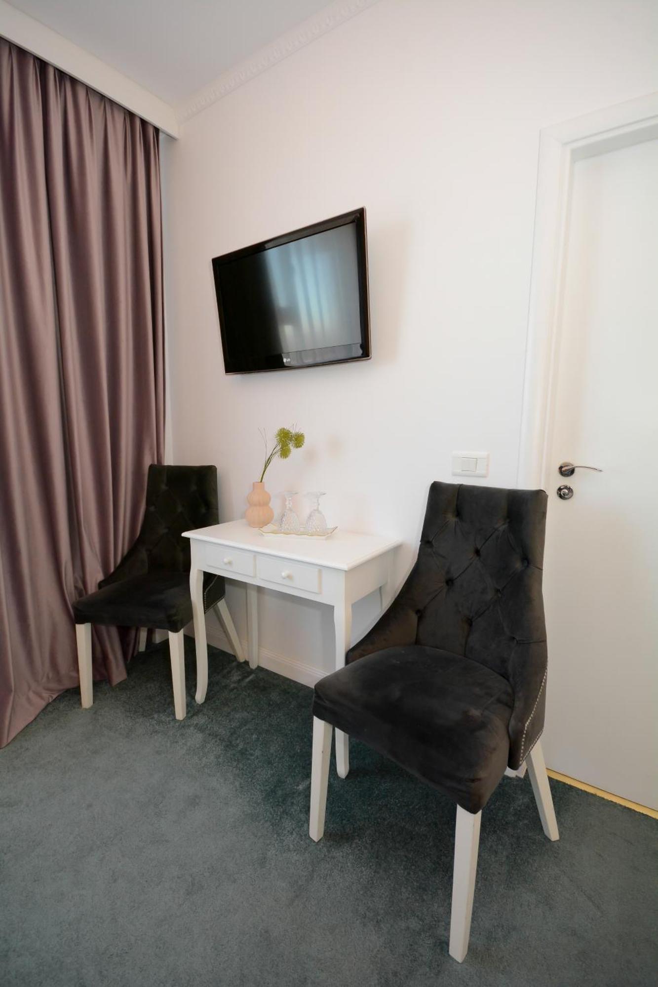 Hotel Andre'S Craiova Esterno foto