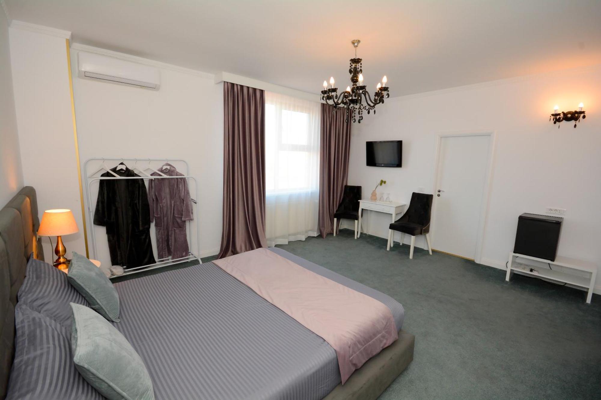 Hotel Andre'S Craiova Esterno foto