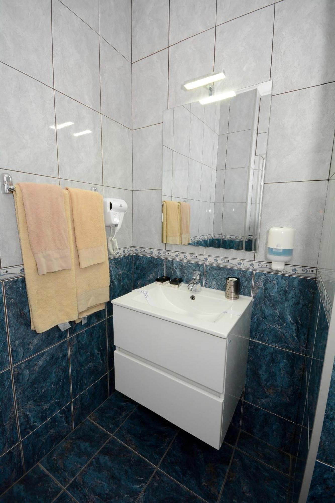 Hotel Andre'S Craiova Esterno foto