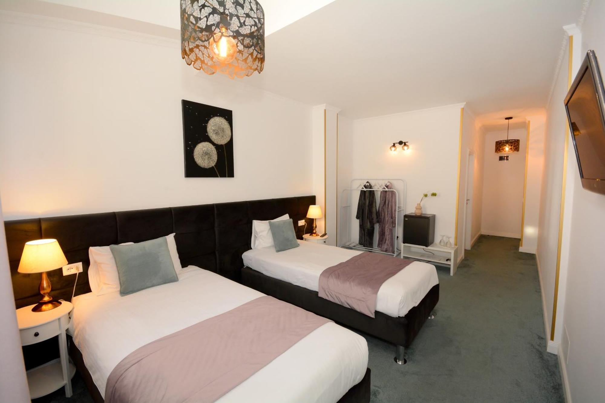 Hotel Andre'S Craiova Esterno foto
