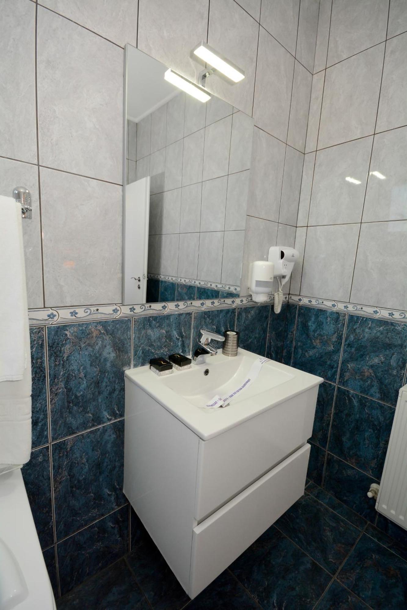 Hotel Andre'S Craiova Esterno foto