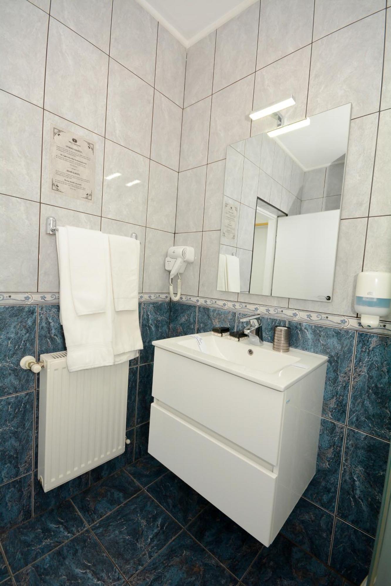 Hotel Andre'S Craiova Esterno foto