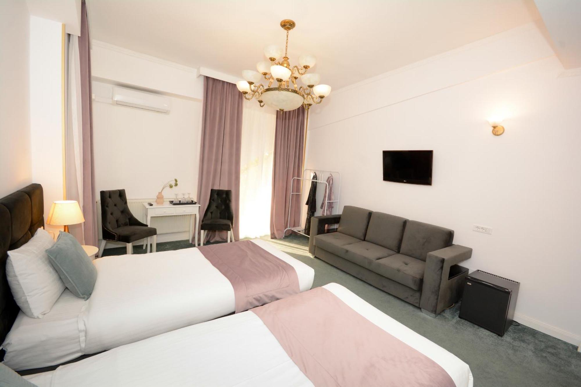 Hotel Andre'S Craiova Esterno foto