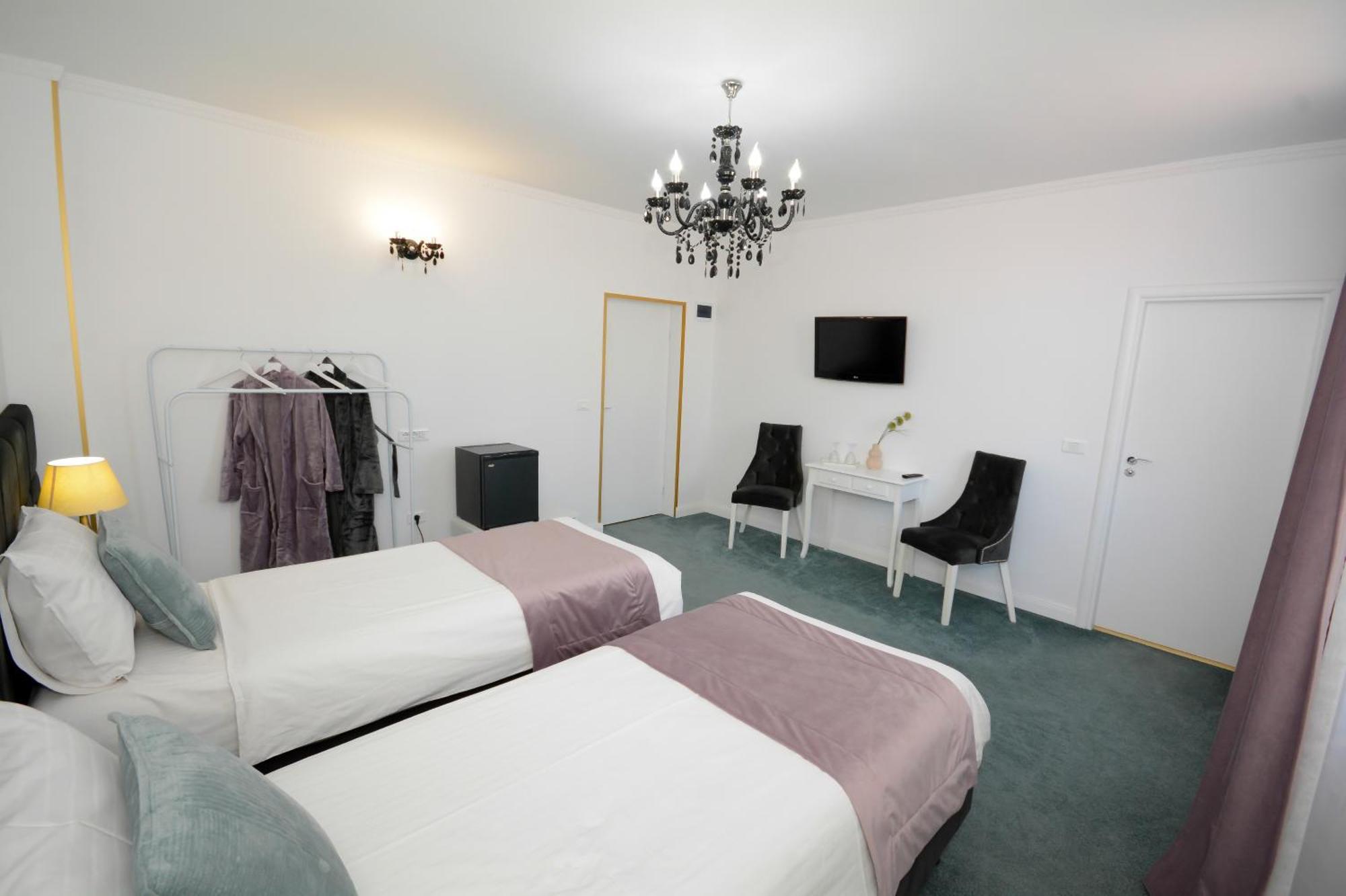 Hotel Andre'S Craiova Esterno foto