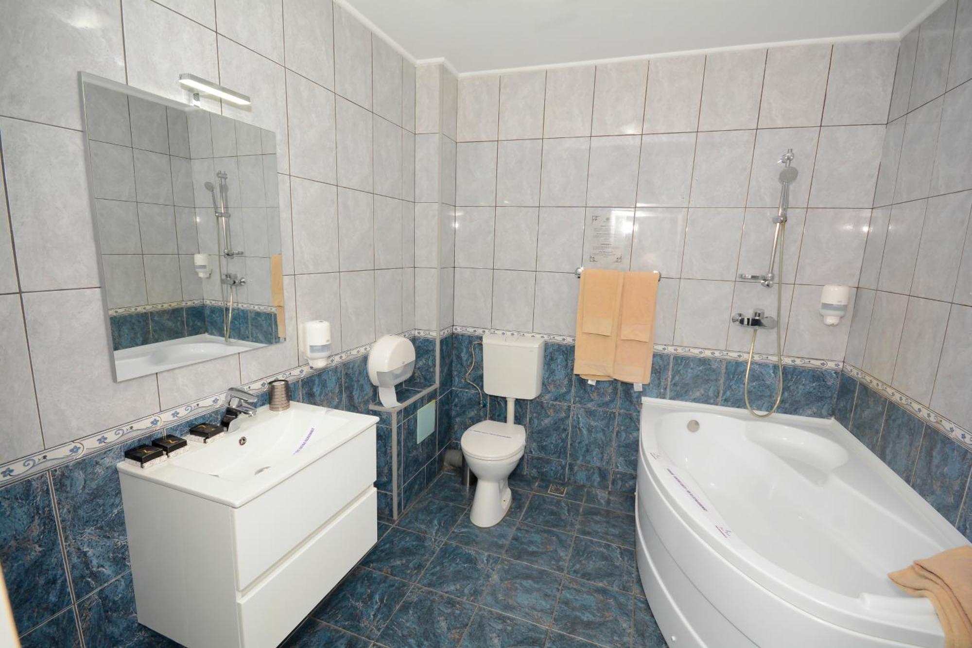 Hotel Andre'S Craiova Esterno foto