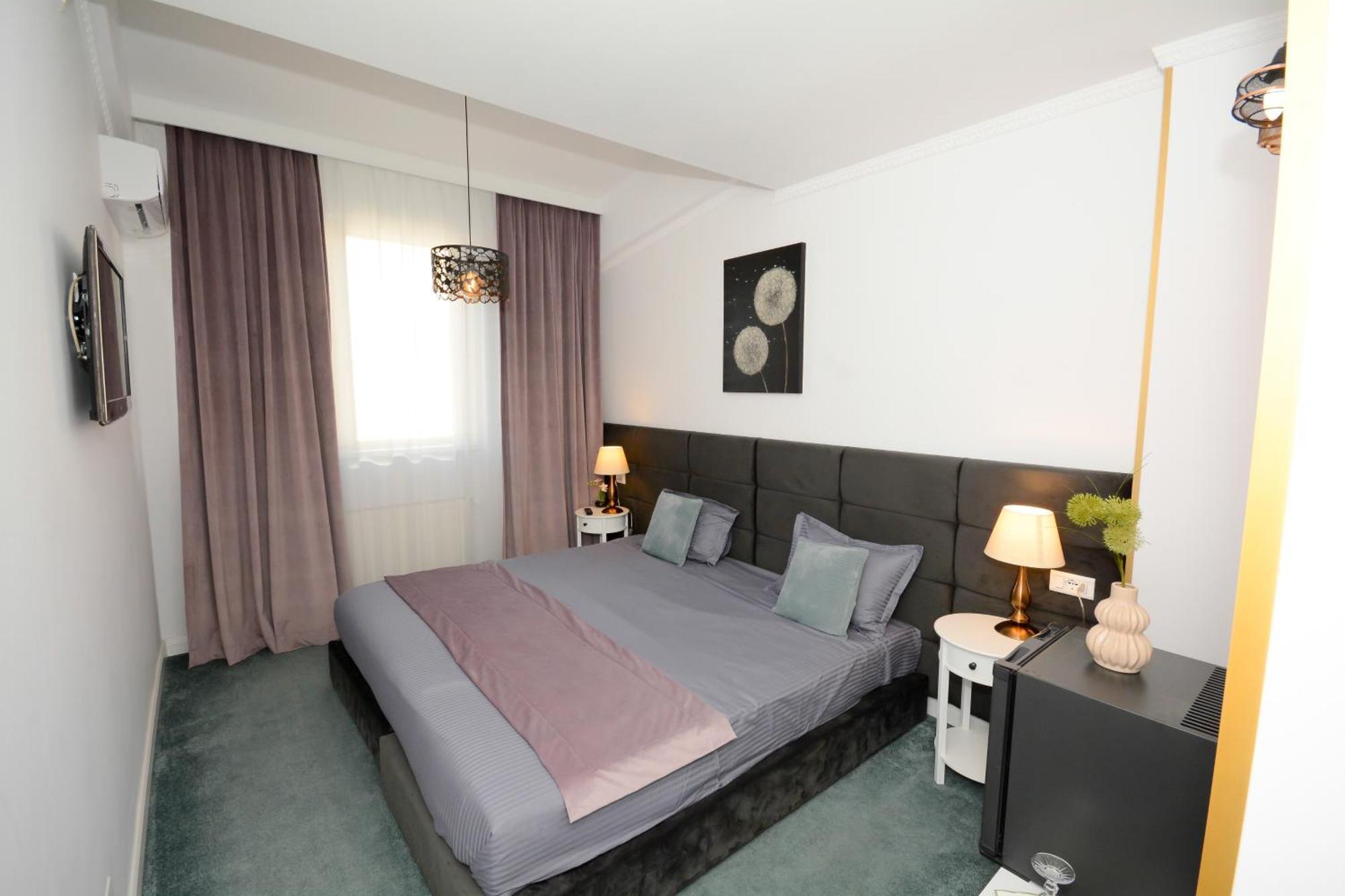 Hotel Andre'S Craiova Esterno foto