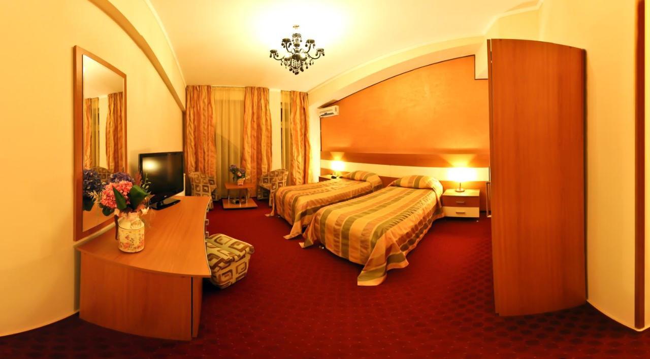 Hotel Andre'S Craiova Esterno foto